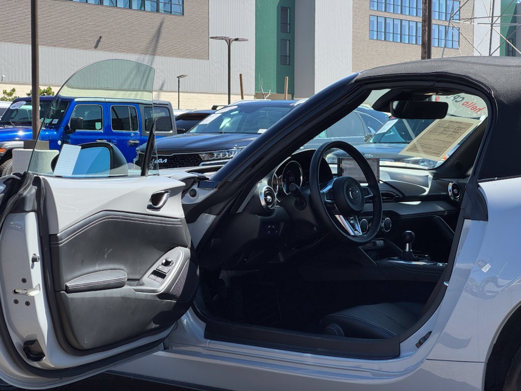 Certified 2025 MAZDA MX-5 Miata Grand Touring w/ Weather Package RWD image 8