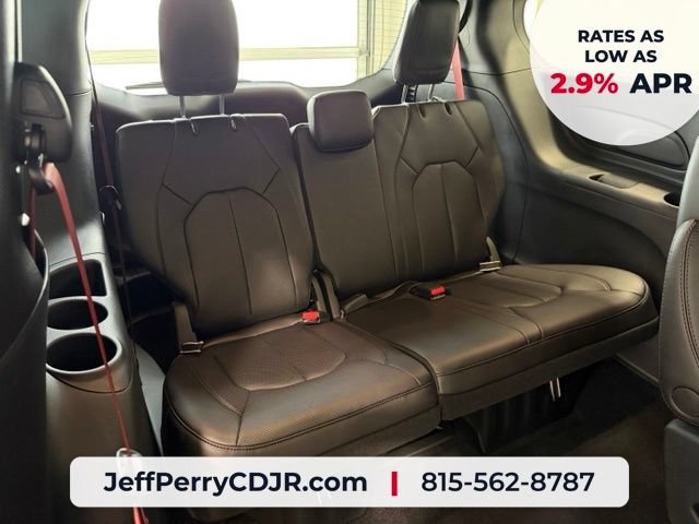 New 2027 Chrysler Pacifica Select FWD image 24