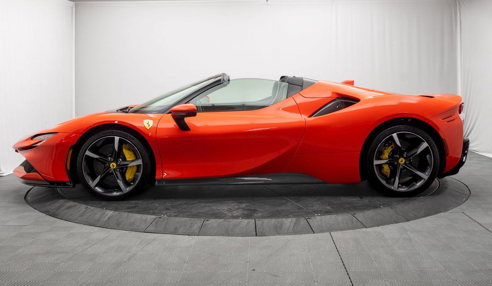 Used 2025 Ferrari SF90 Spider image 6