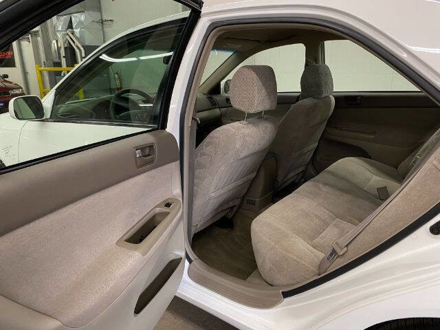 Used 2003 Toyota Camry LE image 11