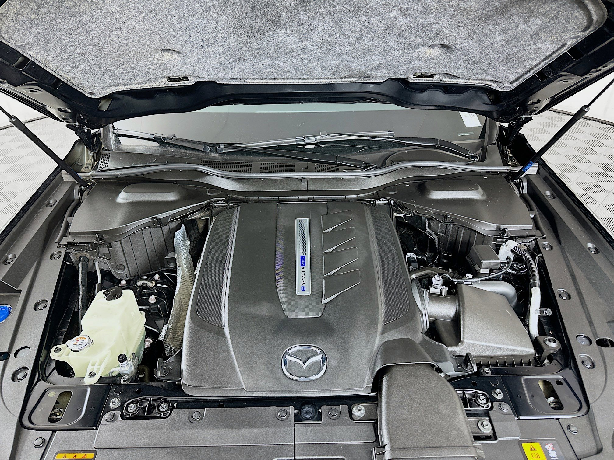 Used 2024 MAZDA CX-90 Plug-In Hybrid w/ Preferred AWD/4WD image 35