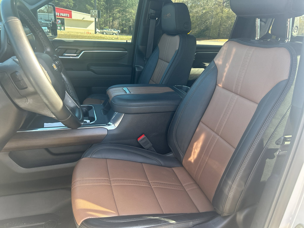 Used 2025 Chevrolet Silverado 3500 High Country w/ High Country Premium Package image 16