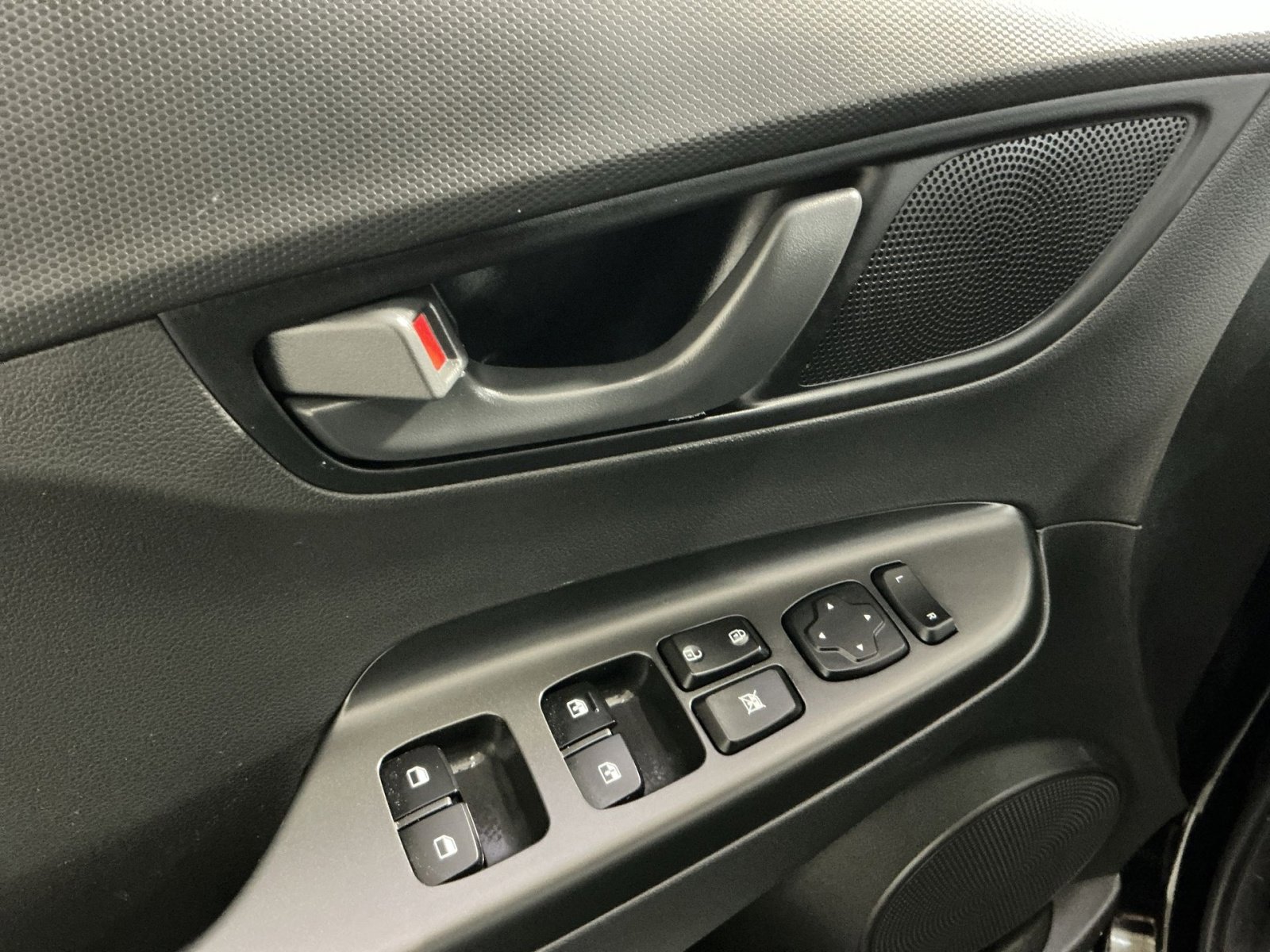 Used 2023 Hyundai Kona SEL AWD/4WD image 16