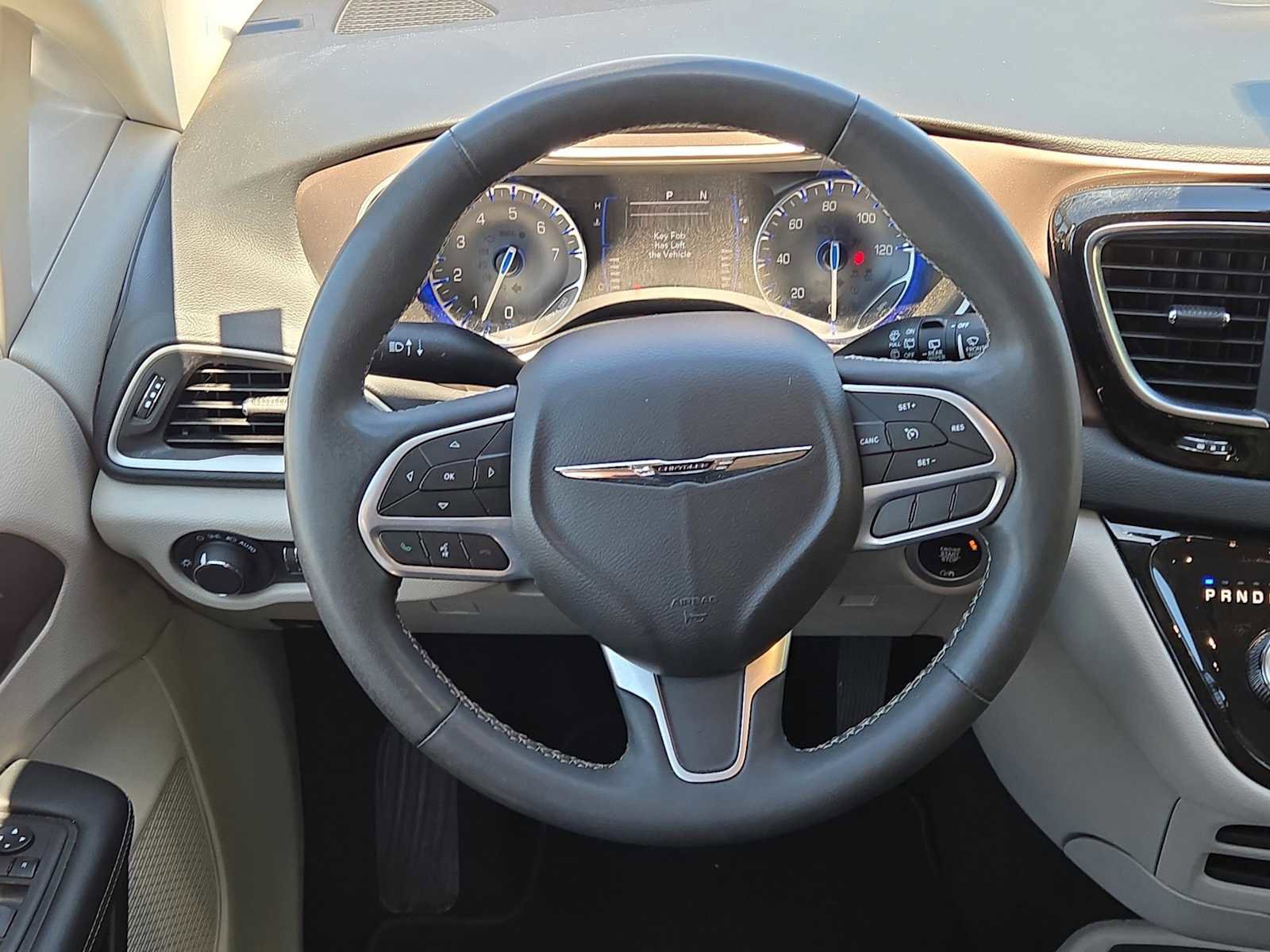 Used 2023 Chrysler Voyager LX image 21