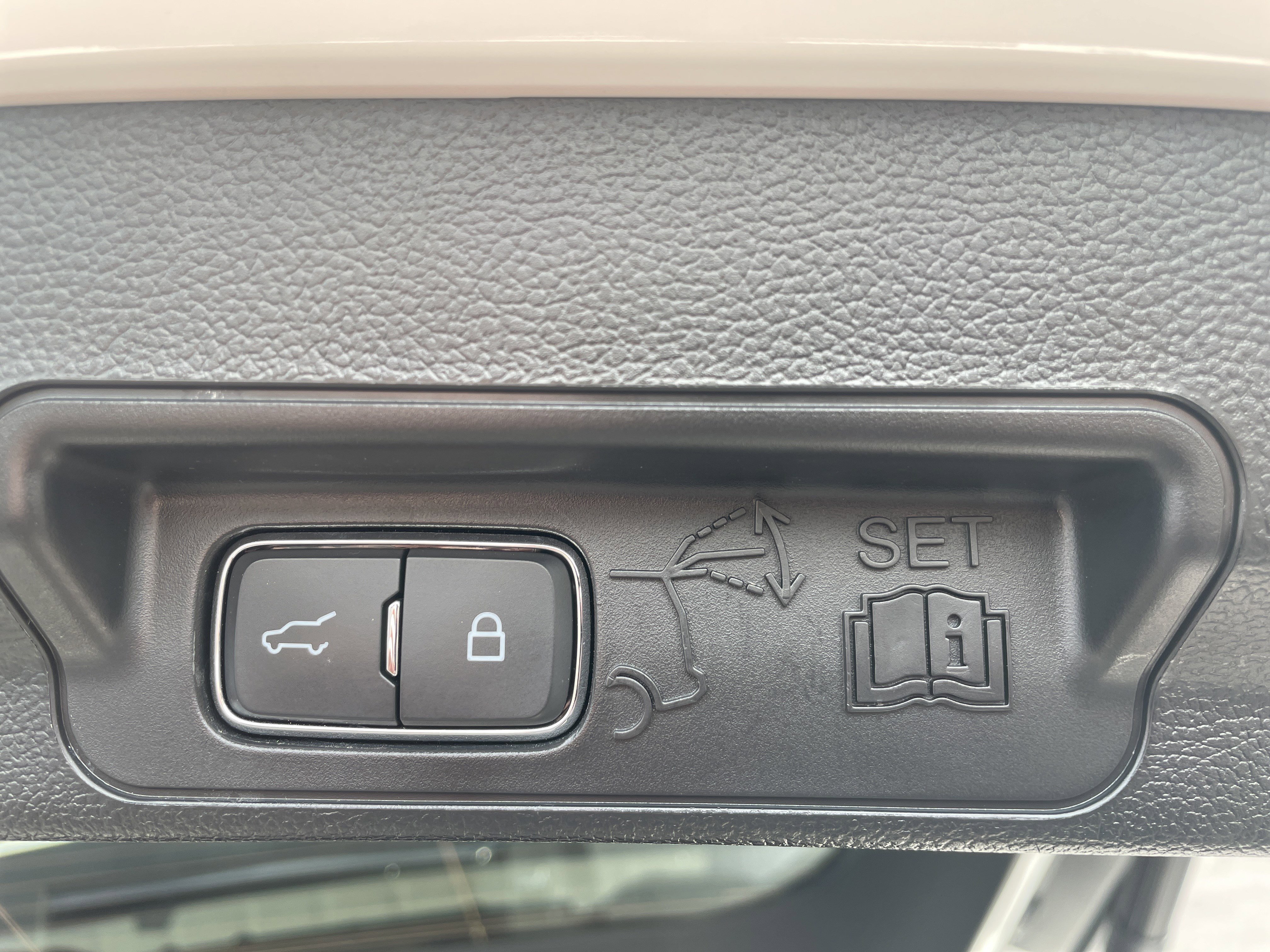 Used 2023 Ford Explorer XLT w/ Equipment Group 202A image 31