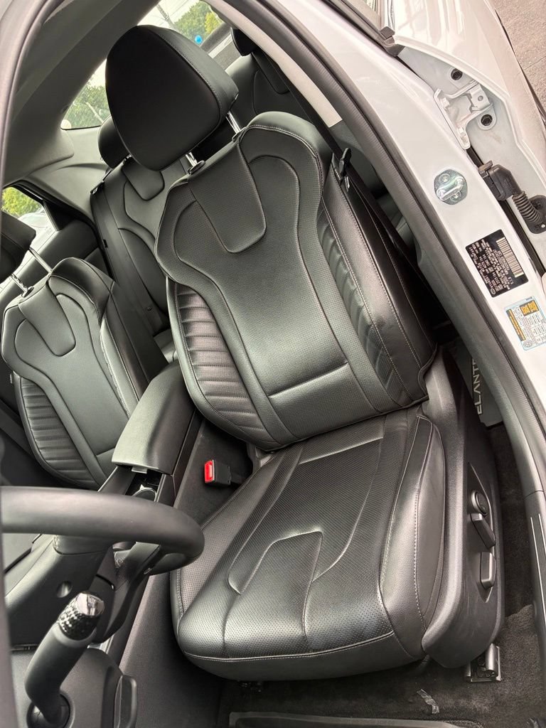 Used 2025 Hyundai Elantra Limited FWD image 17