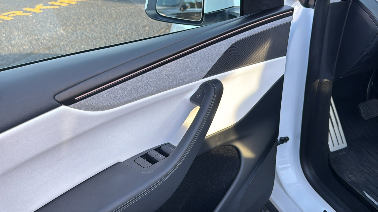 Used 2026 Tesla Model Y 2WD image 17