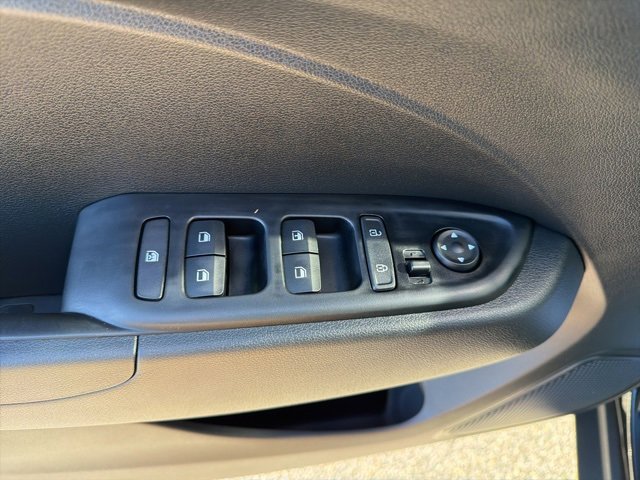 Certified 2025 Hyundai Venue SE image 16