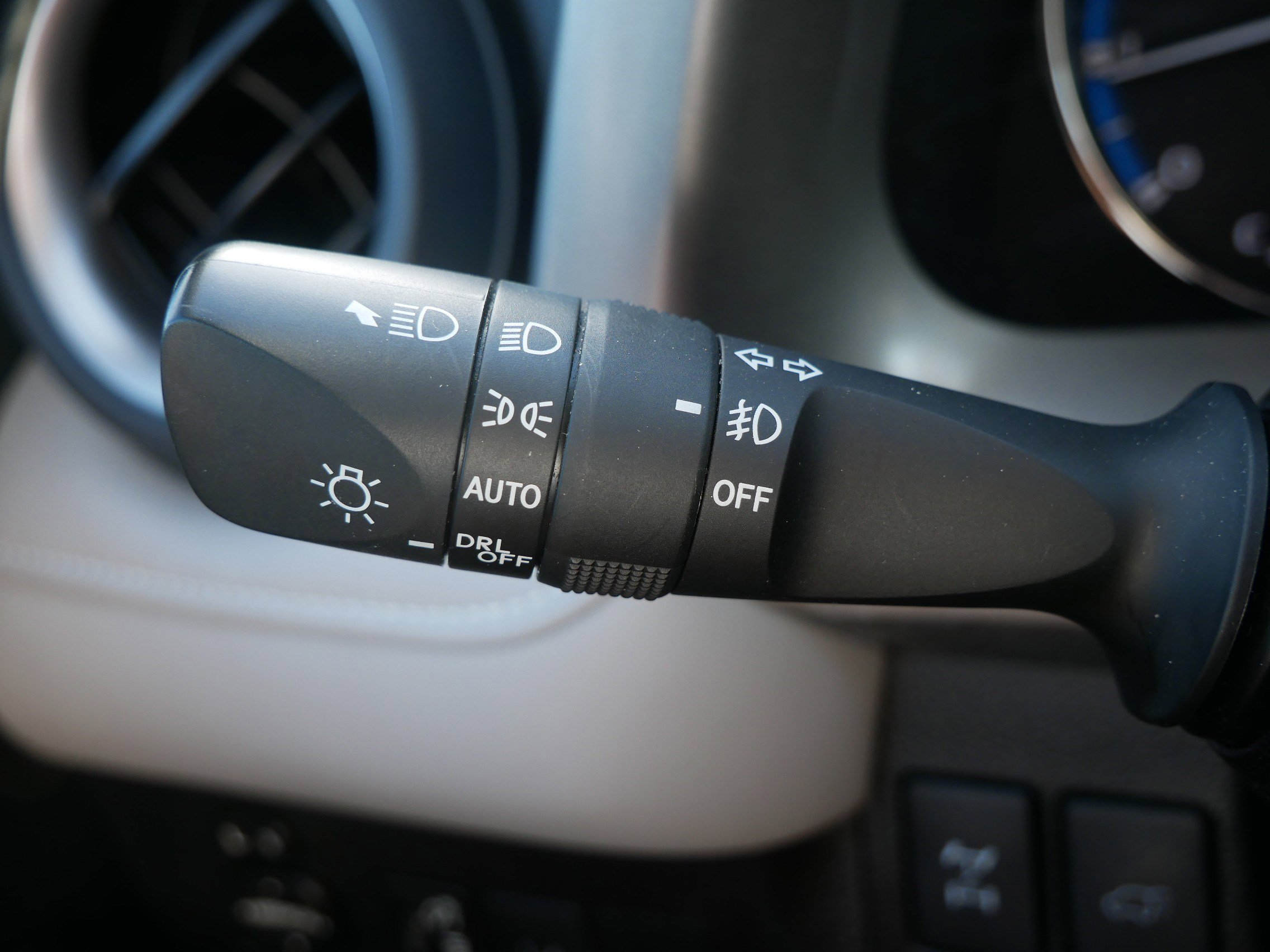 Used 2018 Toyota RAV4 Limited image 26