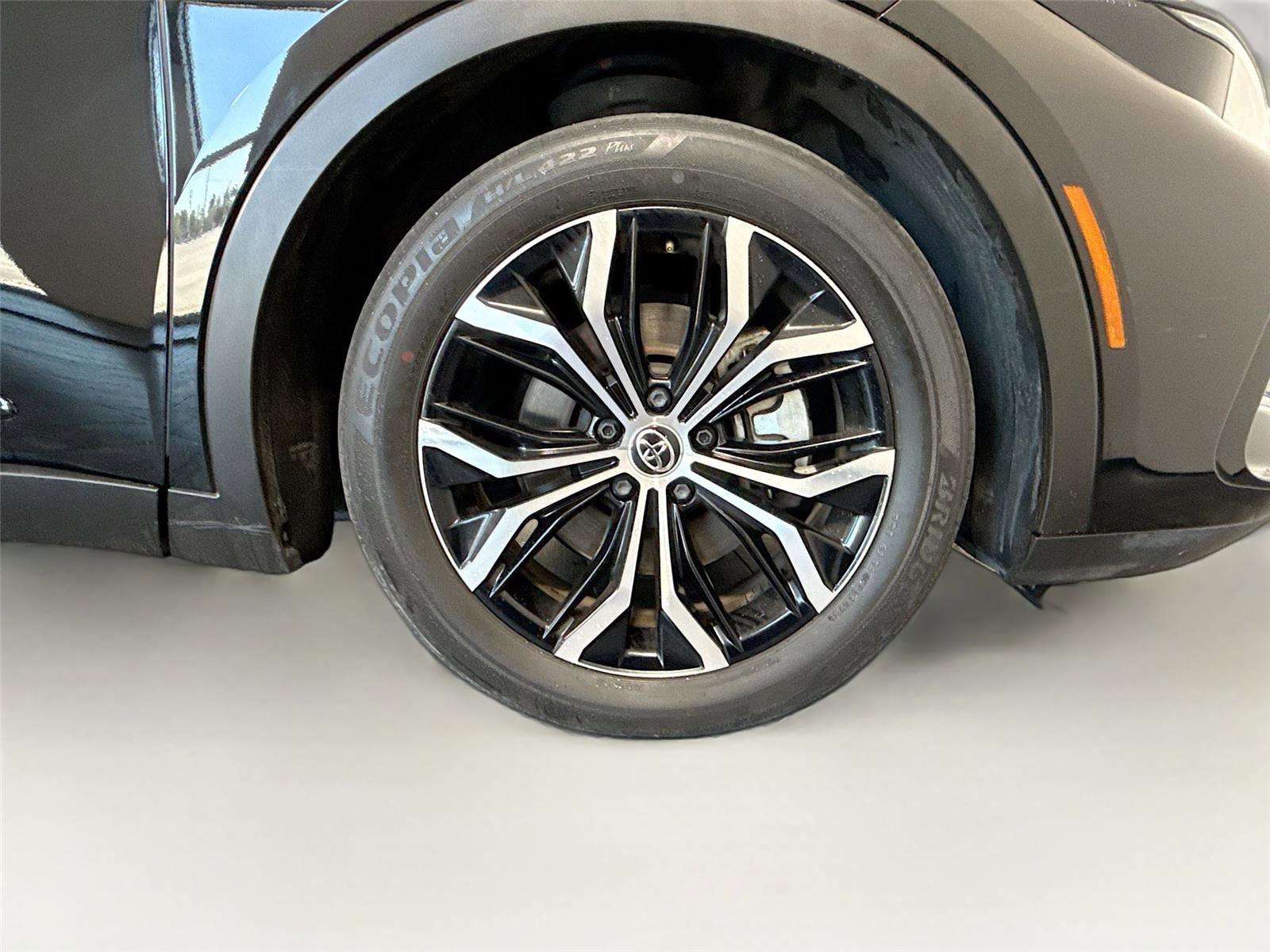 Used 2023 Toyota Crown XLE image 12