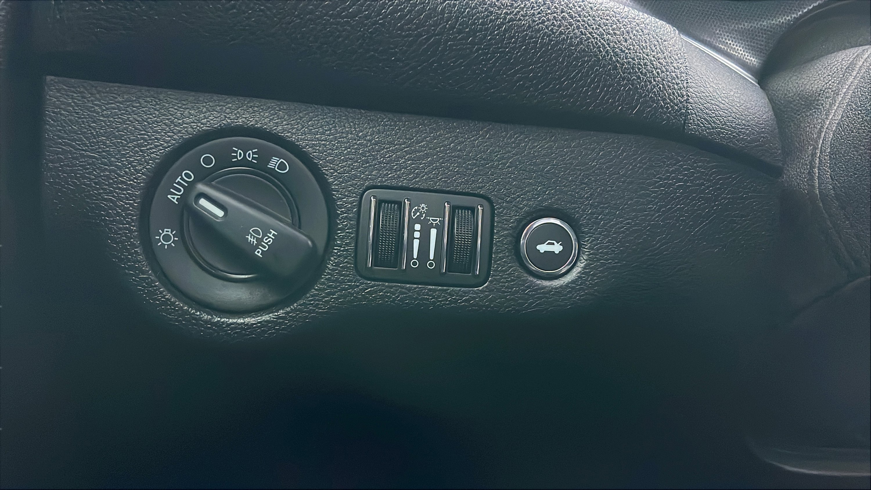 Used 2018 Dodge Challenger GT w/ GT Interior Package image 19