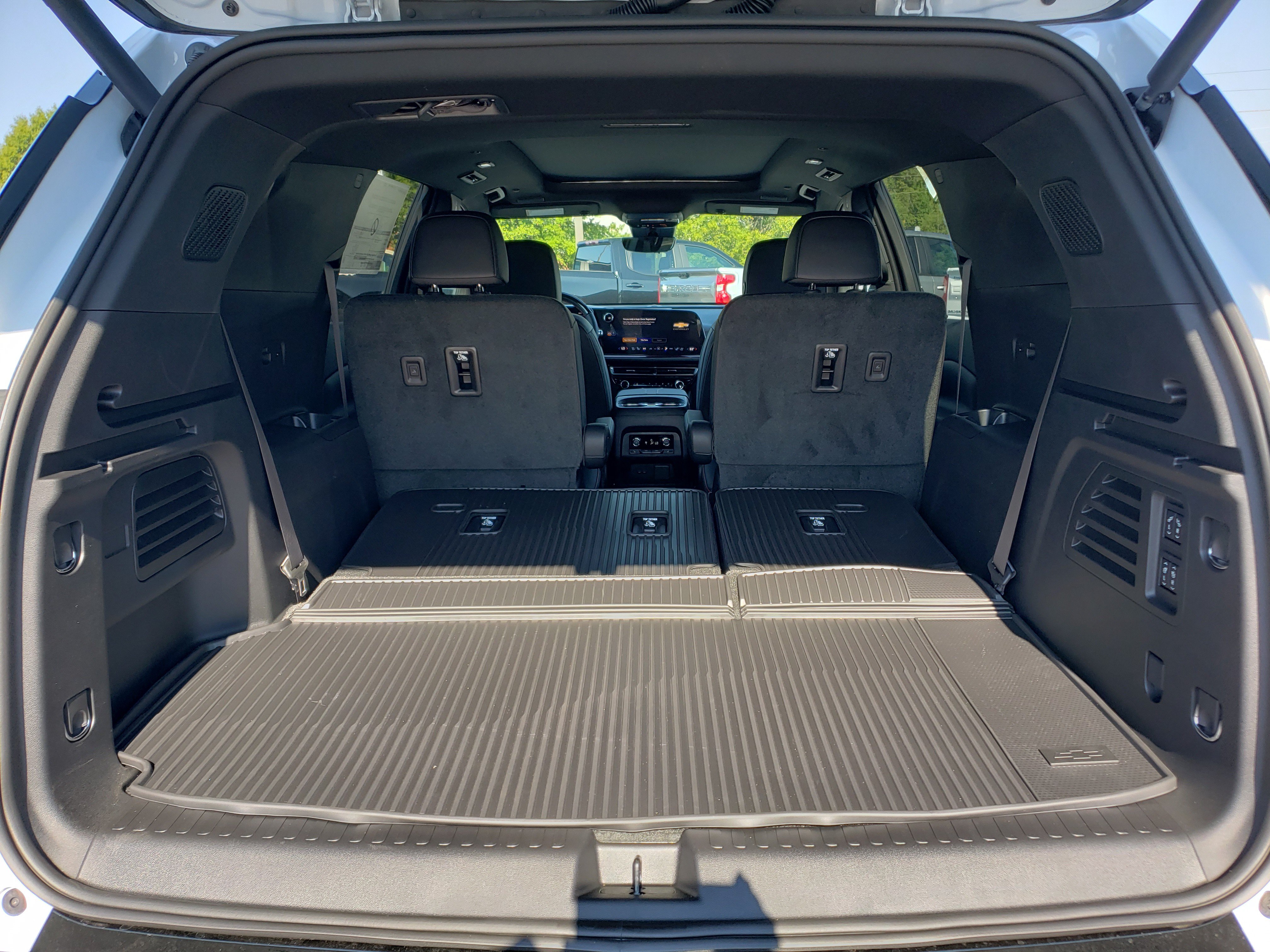 New 2027 Chevrolet Traverse RS w/ LPO, Floor Liner Package FWD image 11