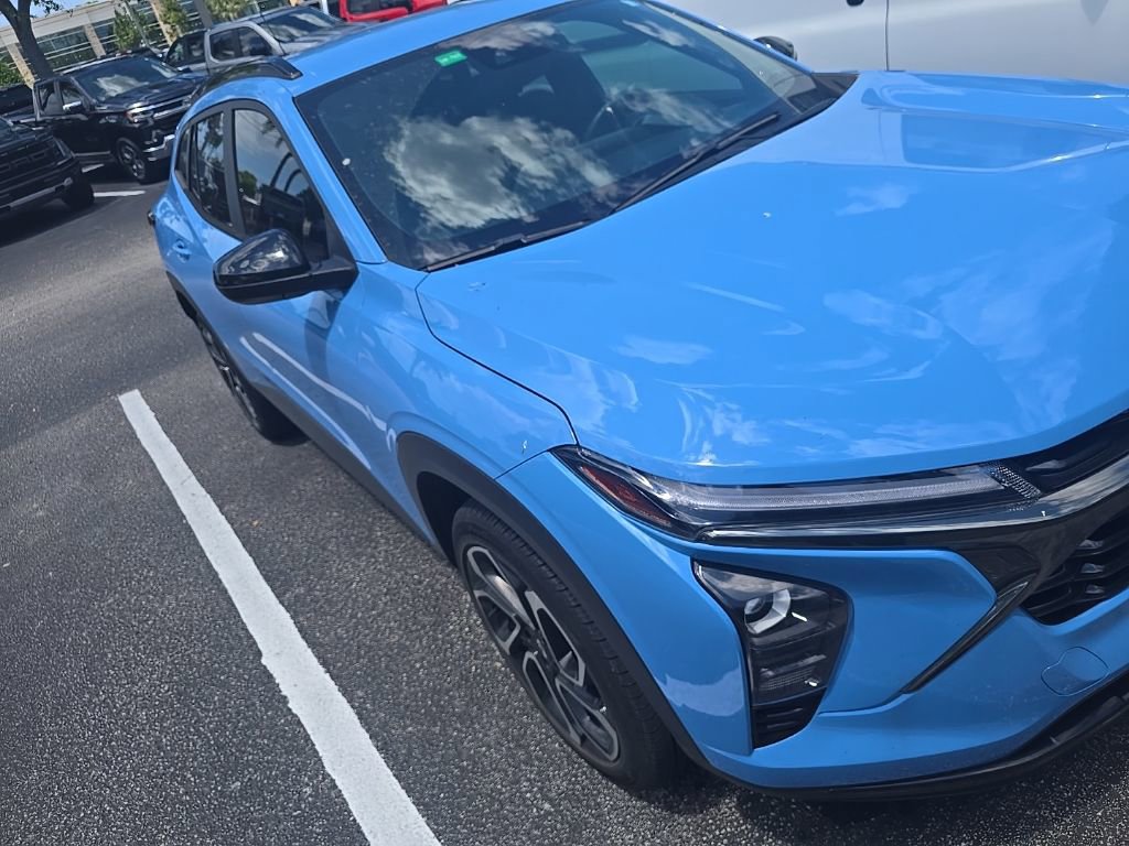 Used 2024 Chevrolet Trax RS w/ Driver Confidence Package FWD image 3