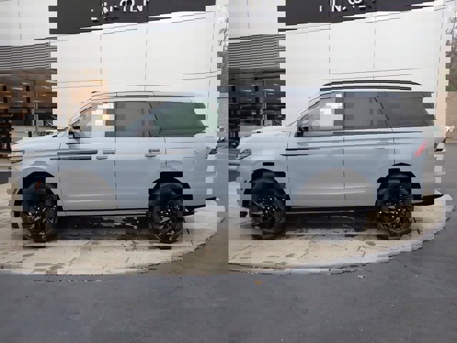 New 2025 Lincoln Navigator Reserve w/ Jet Appearance Package image 2