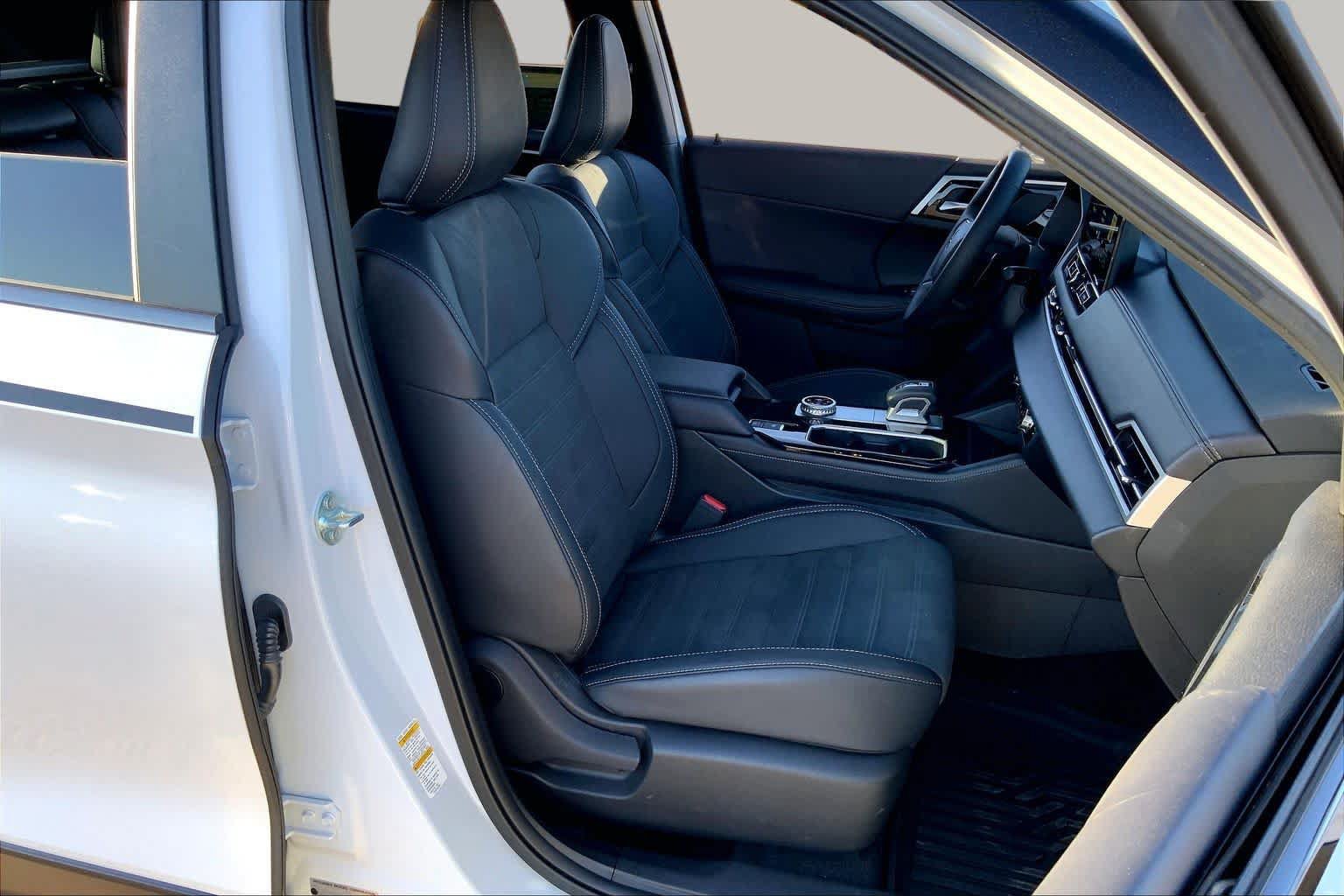 Used 2026 Mitsubishi Outlander AWD image 9