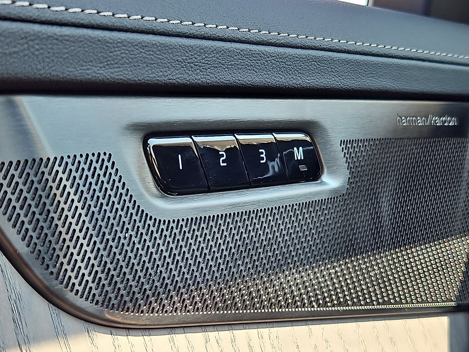 New 2026 Volvo XC90 B6 Ultra image 21