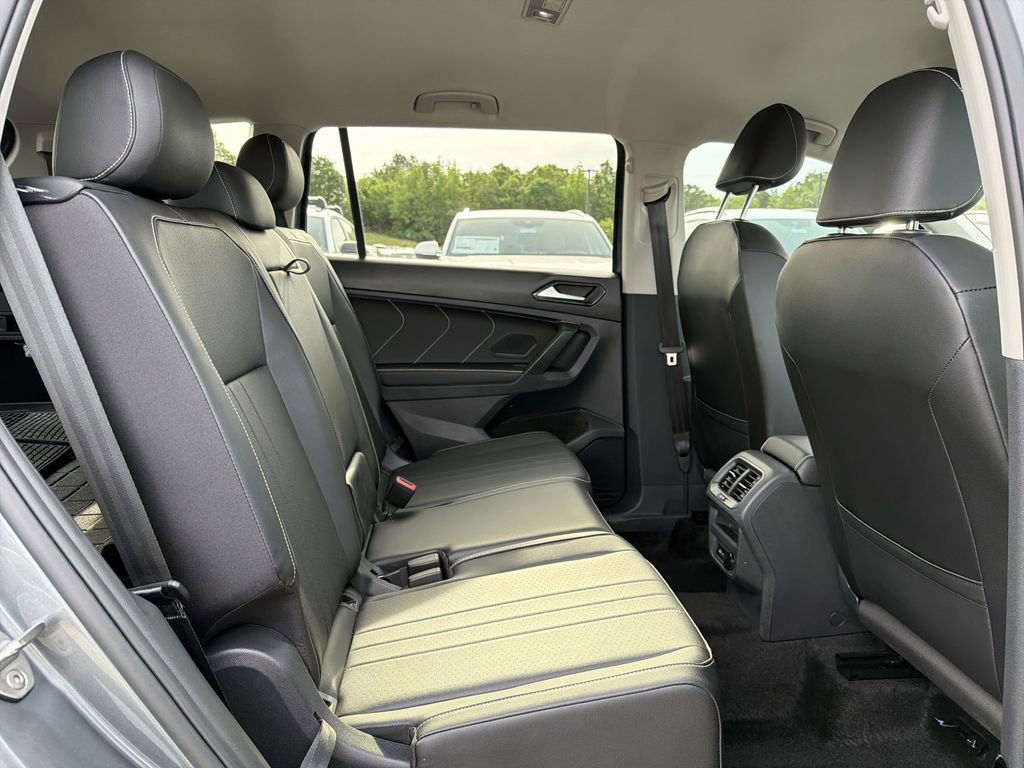 Used 2023 Volkswagen Tiguan SE FWD image 16