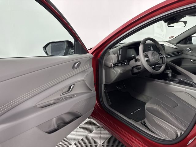Used 2025 Hyundai Elantra Sport FWD image 18