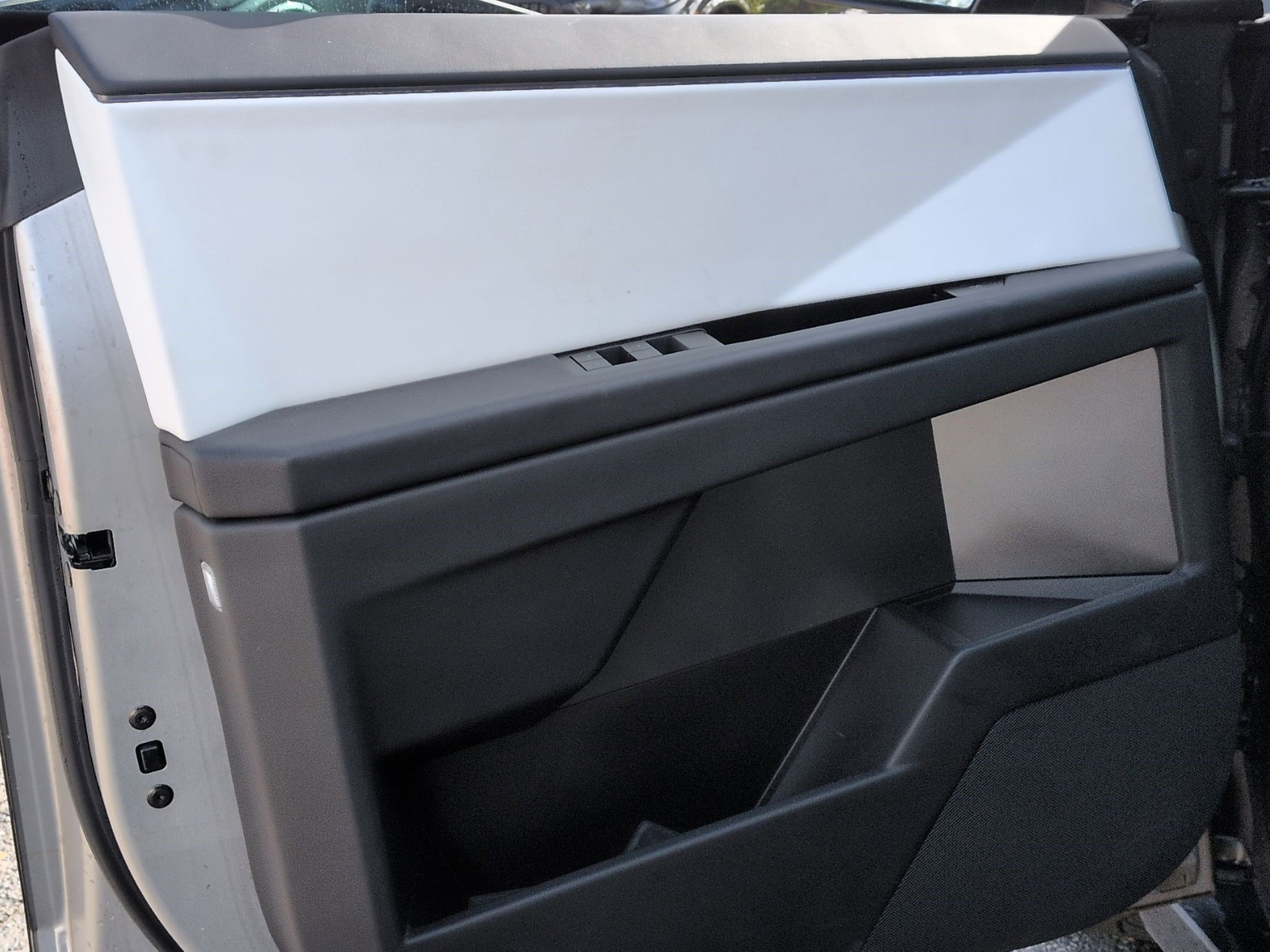 Used 2024 Tesla Cybertruck AWD Crew Cab image 14