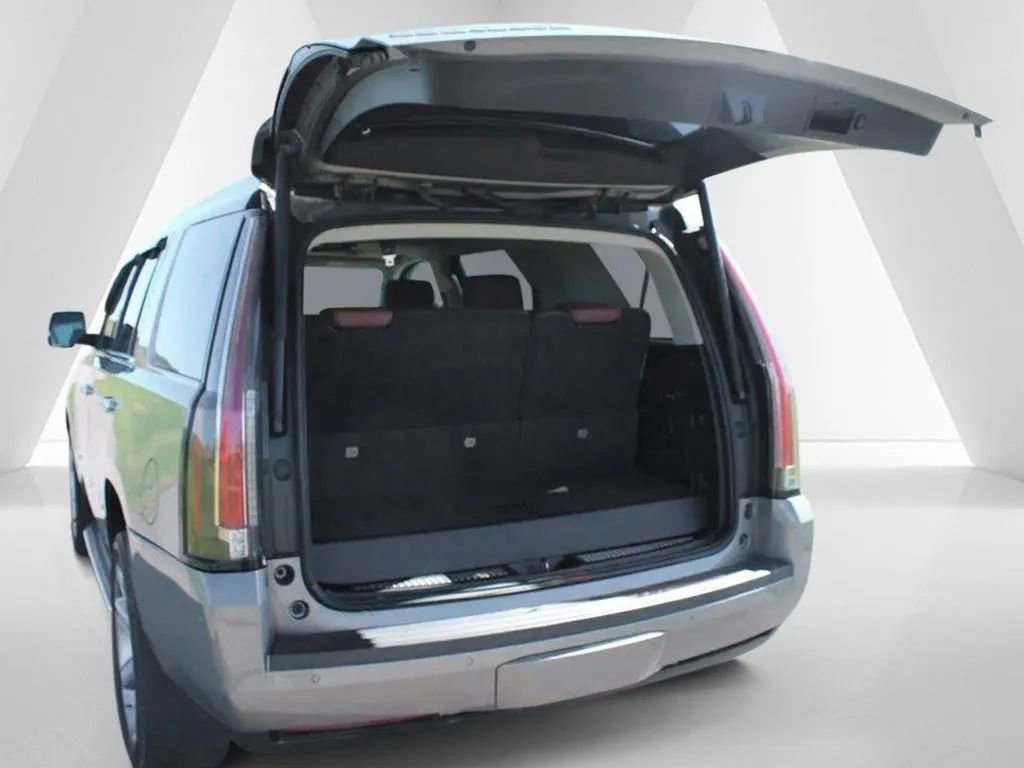 Used 2018 Cadillac Escalade Premium Luxury AWD/4WD image 35