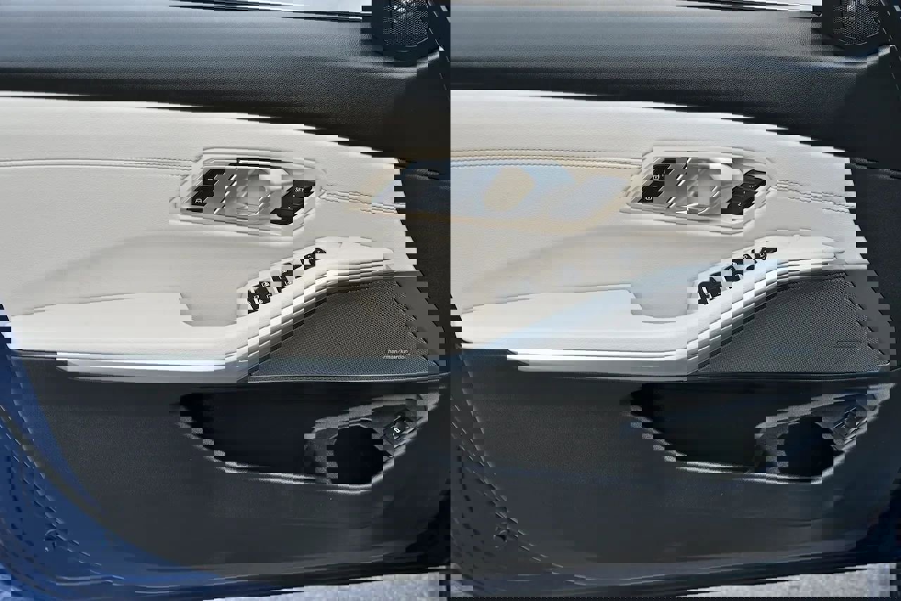 Used 2021 BMW 330i Sedan w/ Driving Assistance Package image 9