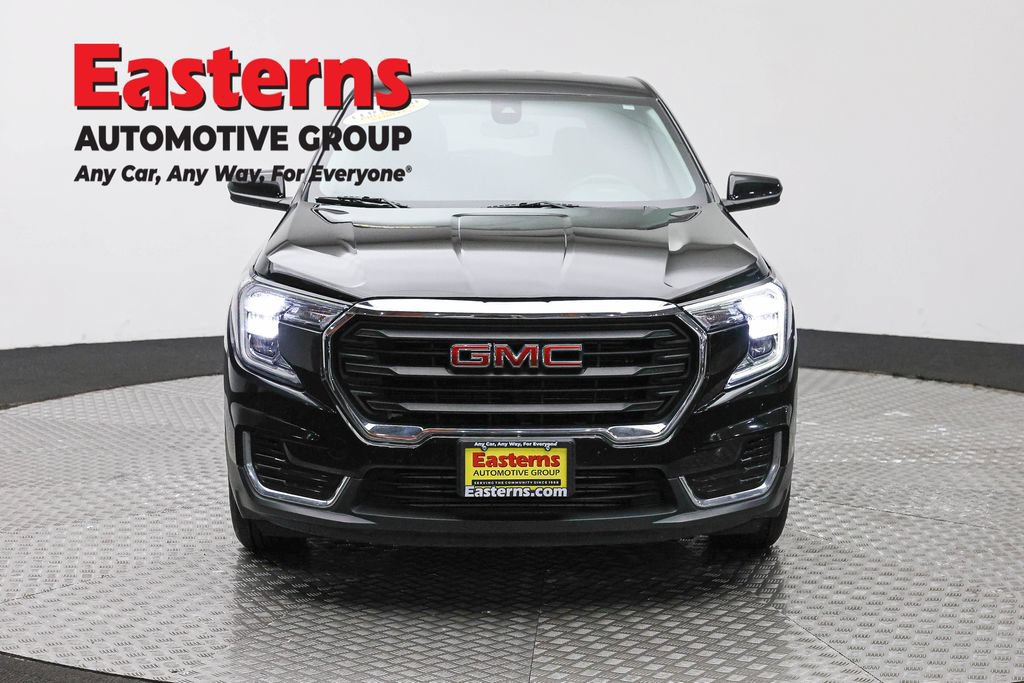 Used 2024 GMC Terrain SLE FWD image 2