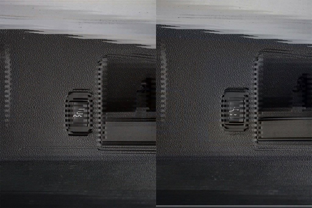 Used 2023 GMC Terrain SLE w/ Driver Convenience Package image 30