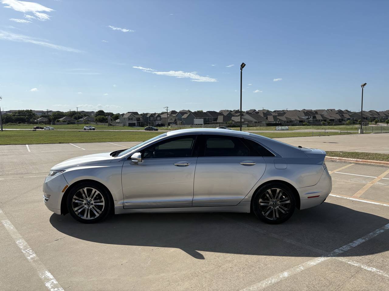 Used 2013 Lincoln MKZ FWD image 2