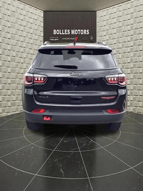 Certified 2022 Jeep Compass Trailhawk w/ Sun and Sound Group AWD/4WD image 5