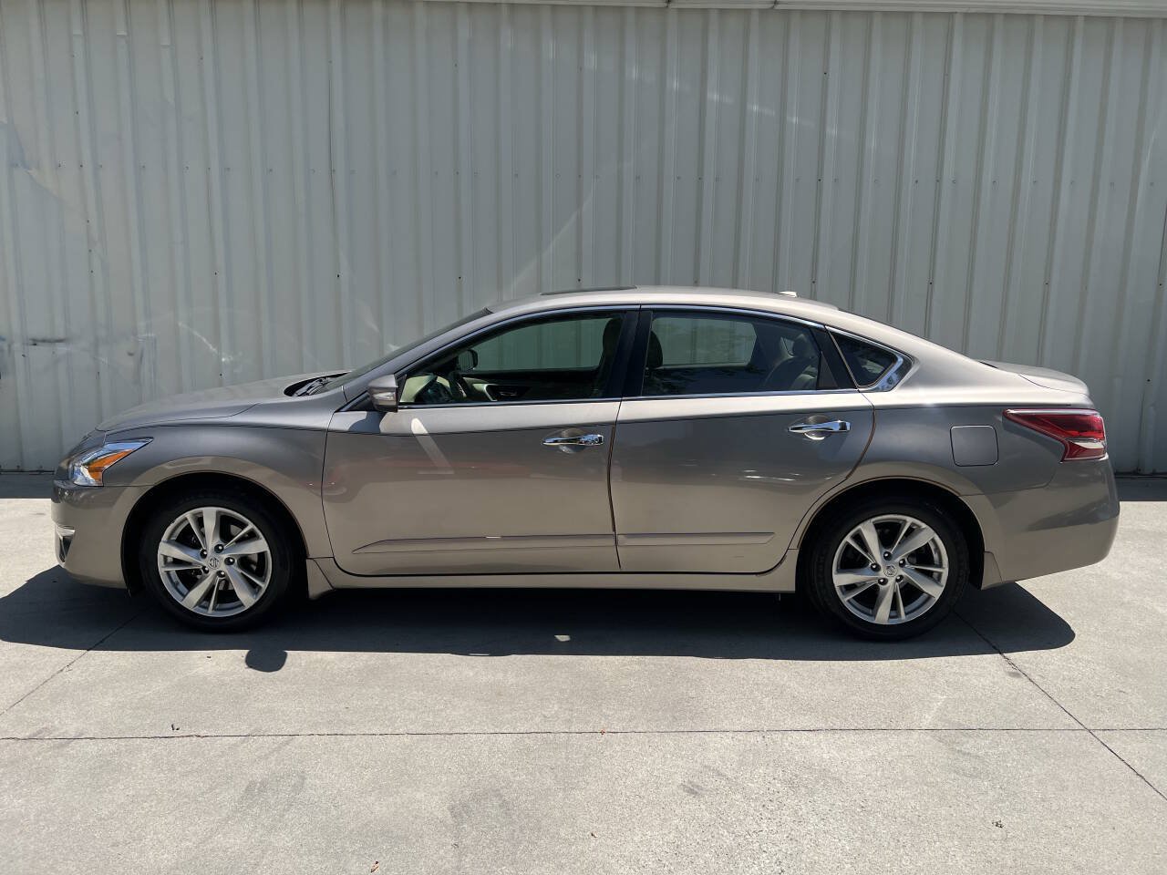 Used 2013 Nissan Altima 2.5 SL w/ Technology Pkg FWD image 6