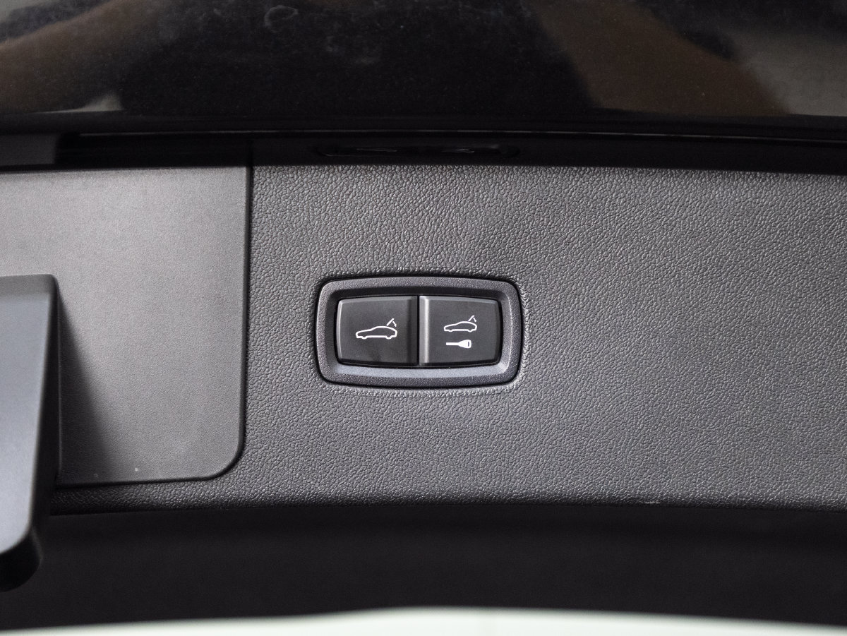 Certified 2023 Porsche Cayenne Turbo S AWD/4WD image 40