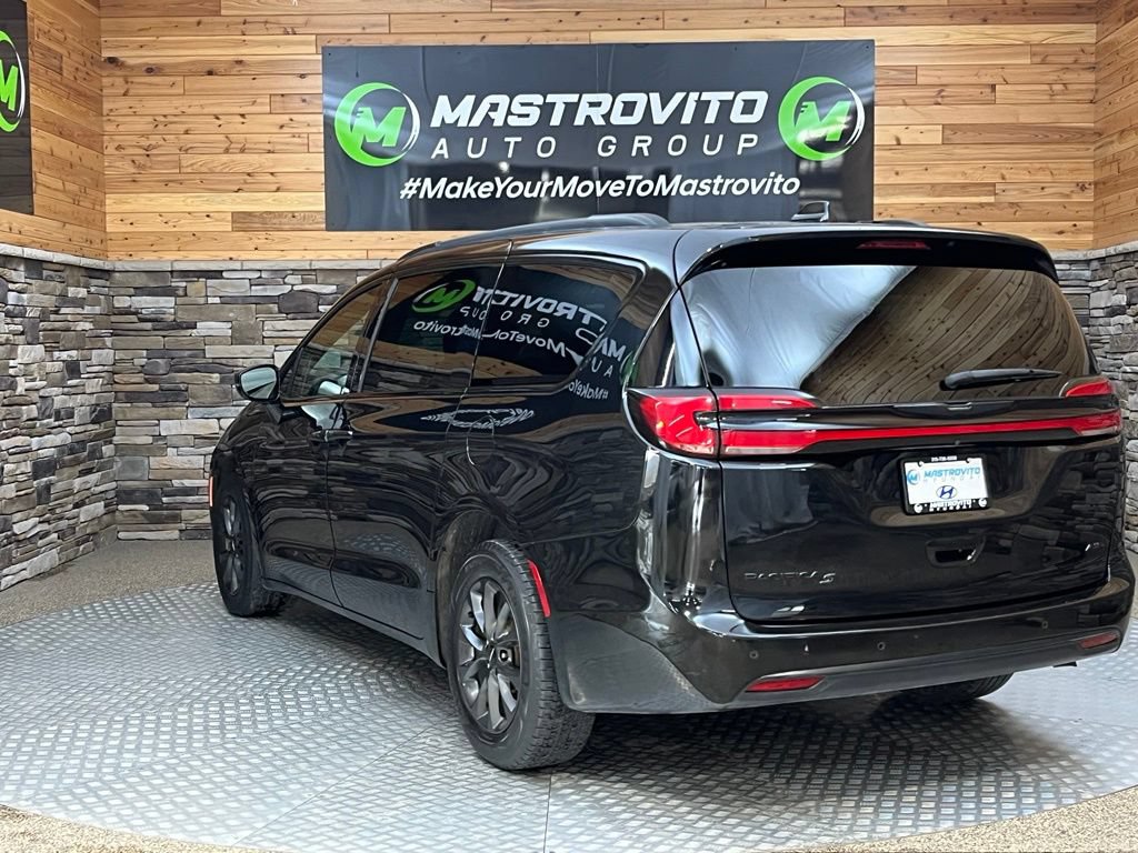 Used 2022 Chrysler Pacifica Touring-L w/ S Appearance Package AWD/4WD image 14