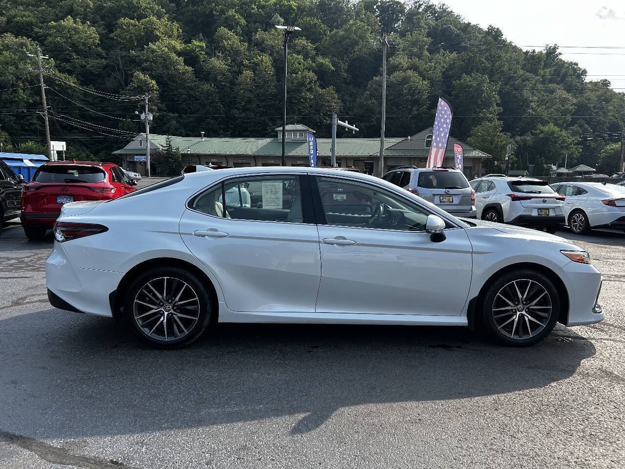 Used 2021 Toyota Camry XLE AWD/4WD image 10