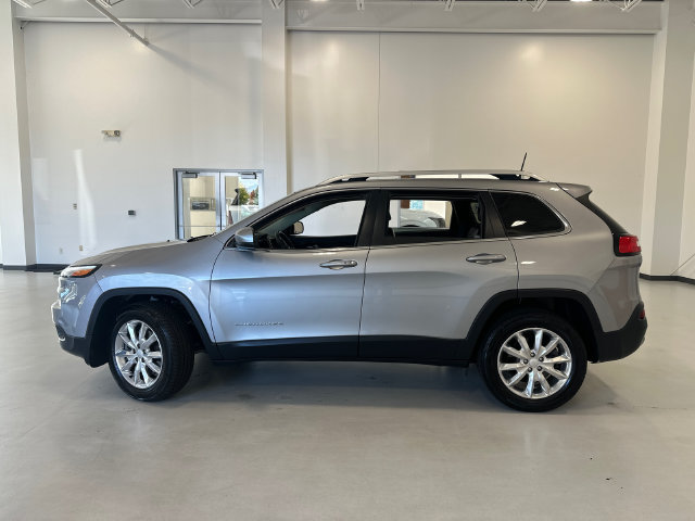 Used 2017 Jeep Cherokee Limited AWD/4WD image 8