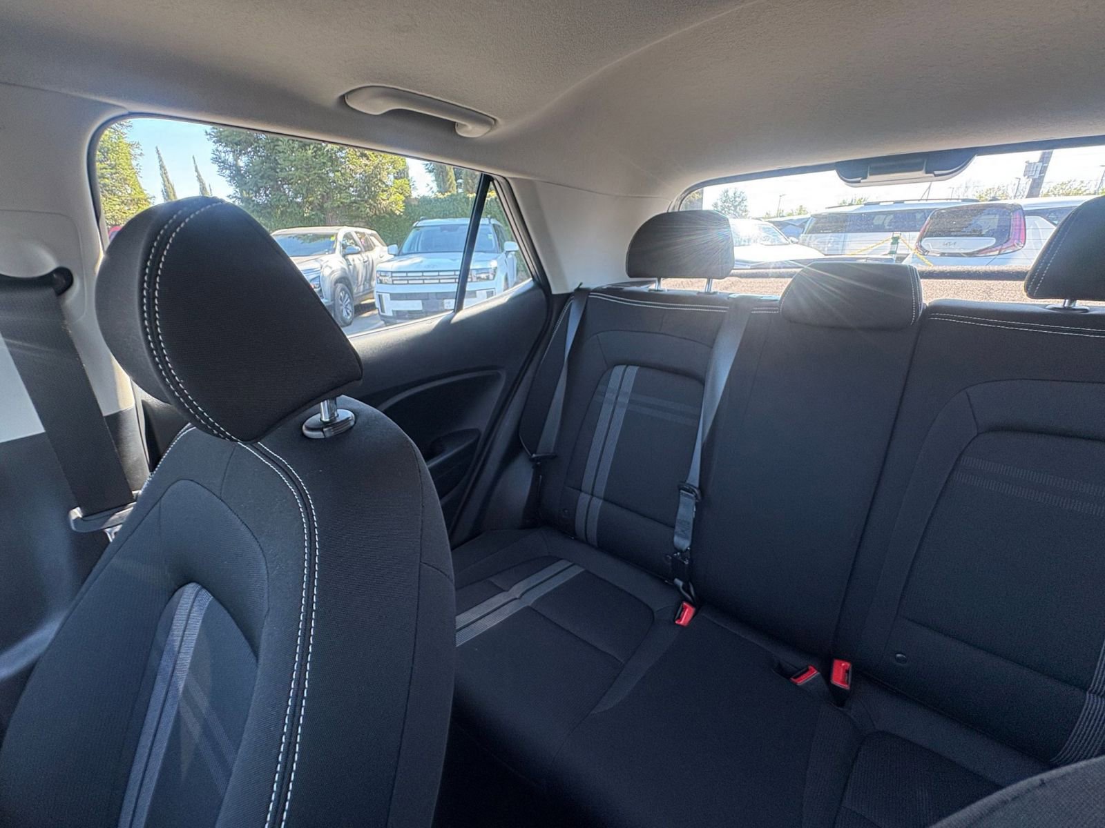 Used 2025 Hyundai Venue SEL image 39