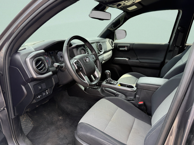 Used 2021 Toyota Tacoma TRD Off-Road AWD/4WD image 3
