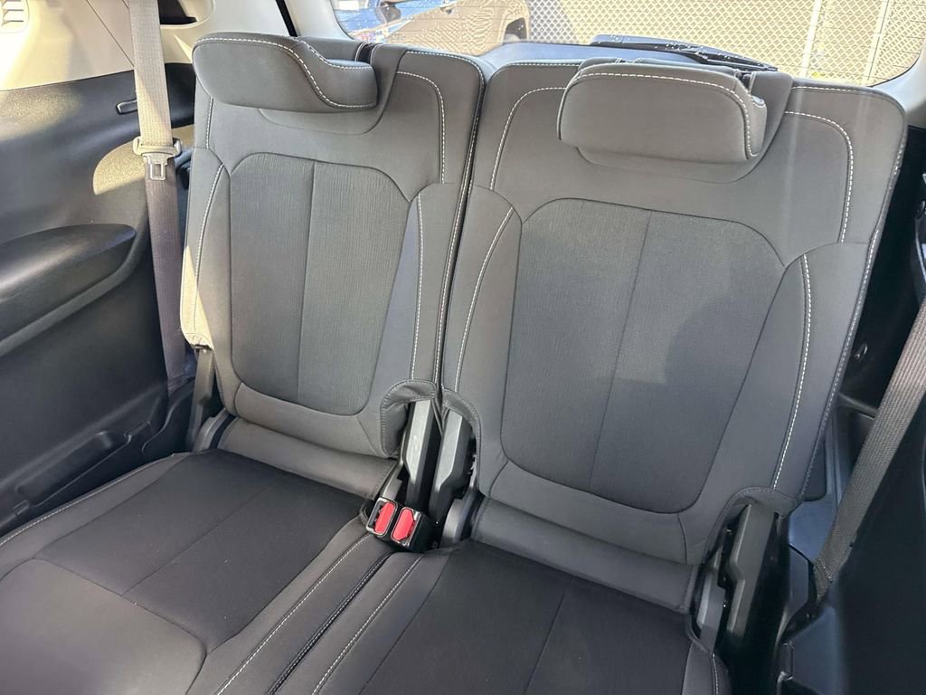 Used 2023 Jeep Grand Cherokee L Laredo AWD/4WD image 9