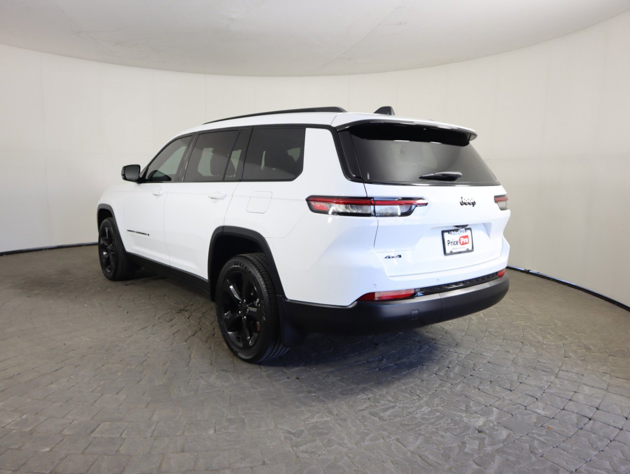 Used 2025 Jeep Grand Cherokee L Altitude image 5
