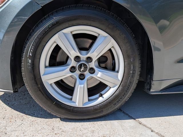 Used 2016 Ford Mustang Convertible image 9