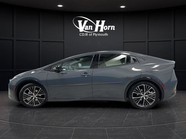 Used 2024 Toyota Prius LE AWD/4WD image 4