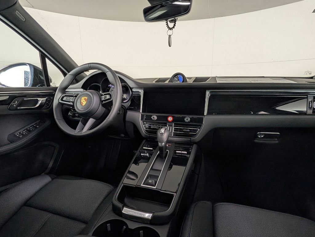 New 2026 Porsche Macan image 22