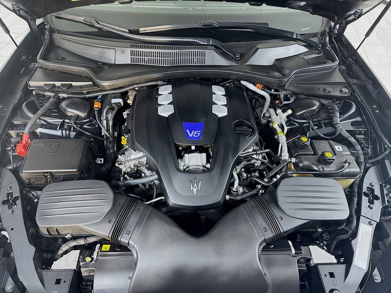 Used 2022 Maserati Ghibli Modena RWD image 27