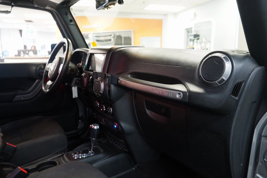 Used 2018 Jeep Wrangler Unlimited Sport S image 29