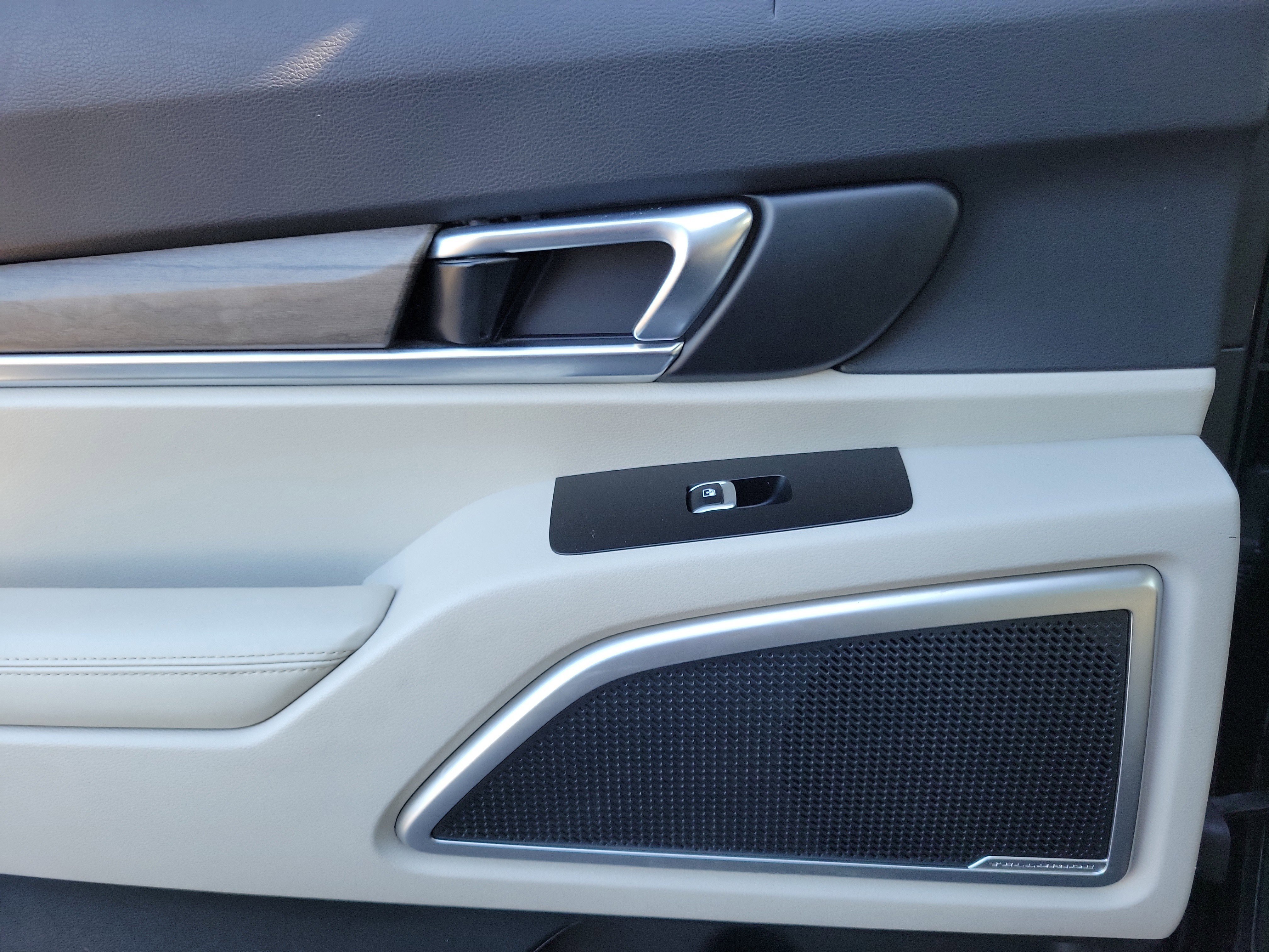 Used 2021 Kia Telluride EX w/ EX Premium Package image 21