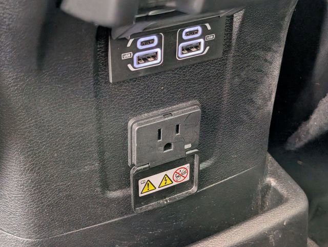 Used 2025 Jeep Wrangler Unlimited Sahara image 24