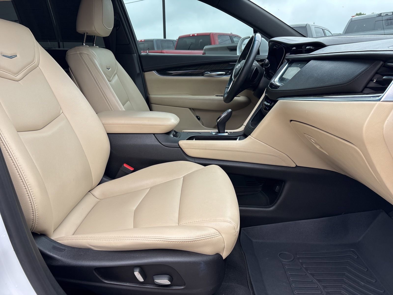 Used 2018 Cadillac XT5 FWD image 17