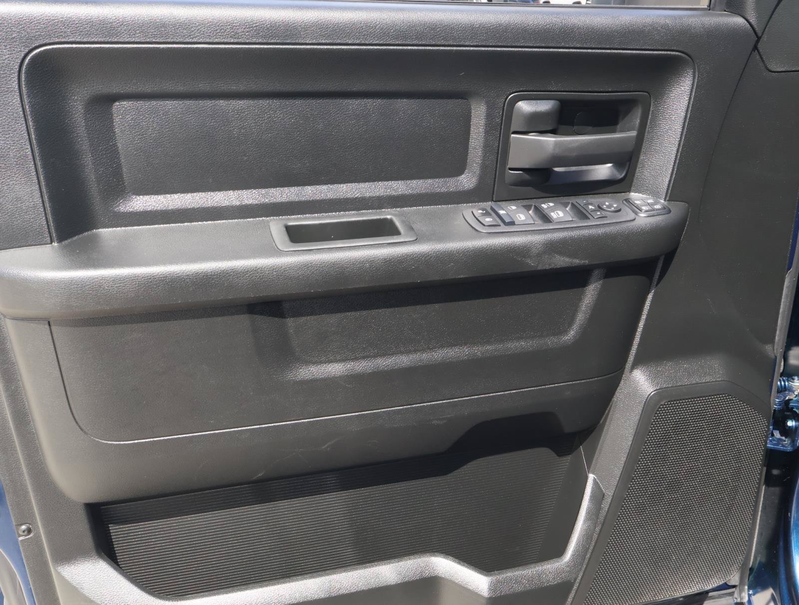 Used 2024 RAM 3500 Tradesman w/ Chrome Appearance Group AWD/4WD image 13