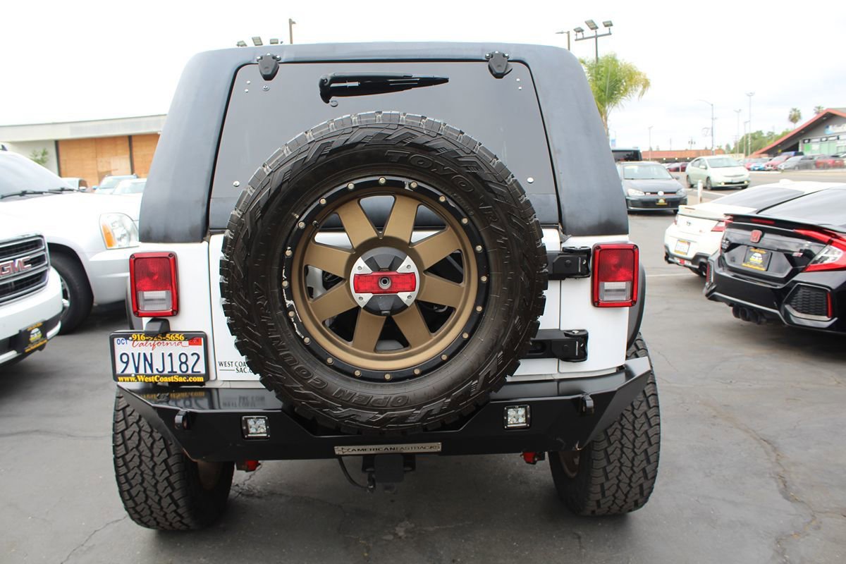 Used 2018 Jeep Wrangler Unlimited Rubicon w/ Connectivity Group AWD/4WD image 6