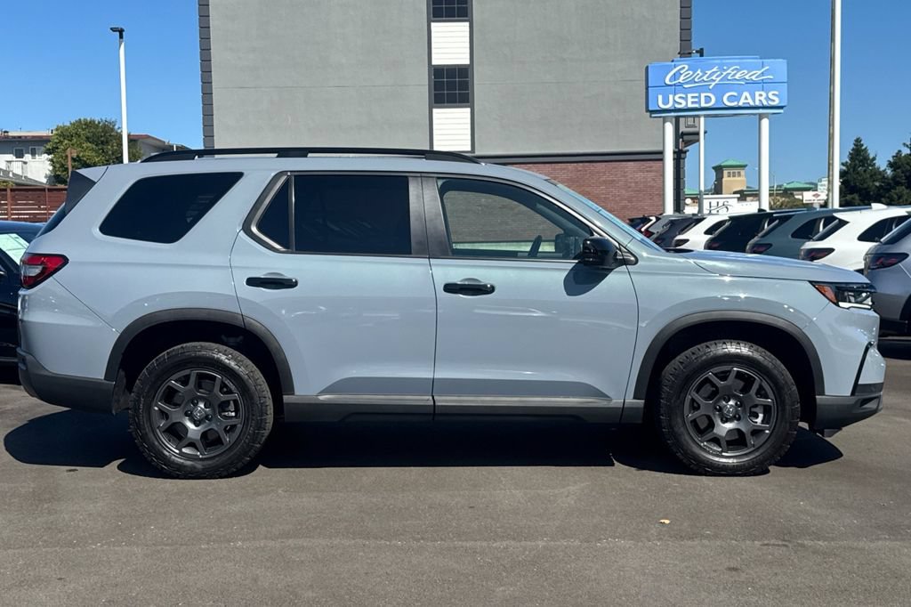 Certified 2024 Honda Pilot TrailSport image 3