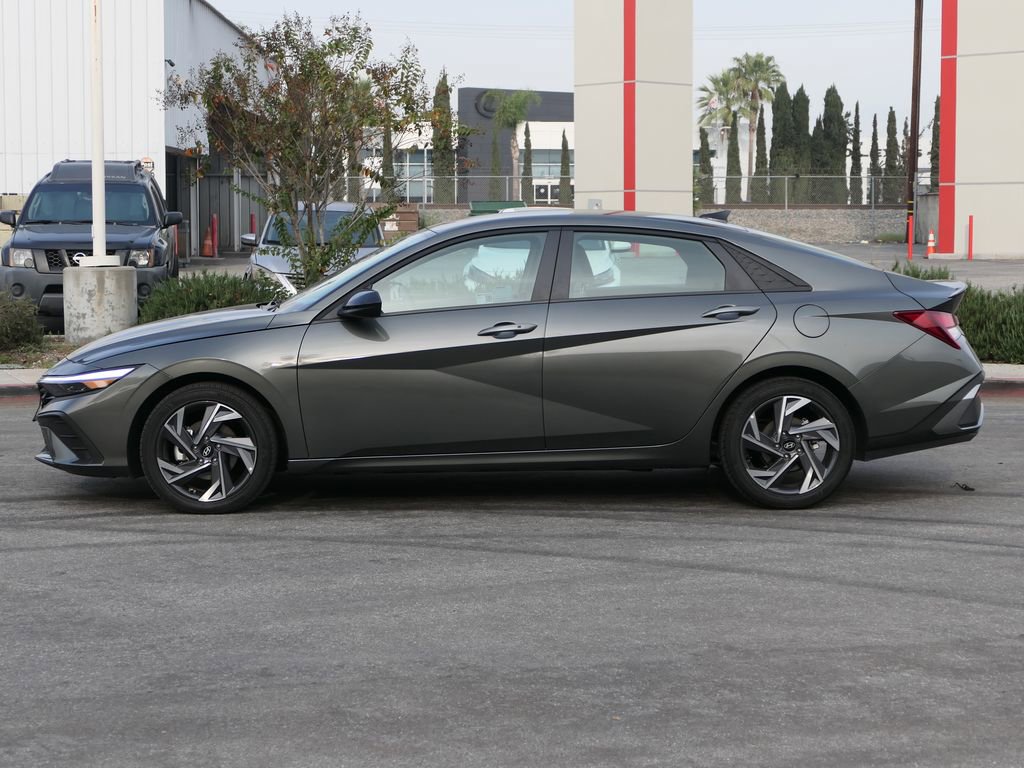 Certified 2025 Hyundai Elantra Sport image 6